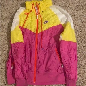 Nike sportswear wind runner